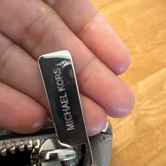 Michael korks , basically new I never used honestly , is in perfect condition - Picture 8 of 9